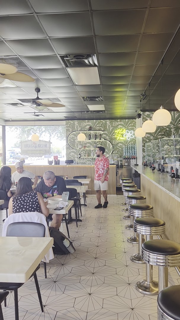 Moa Kai Hawaiian Diner: clear shot of restaurant interior