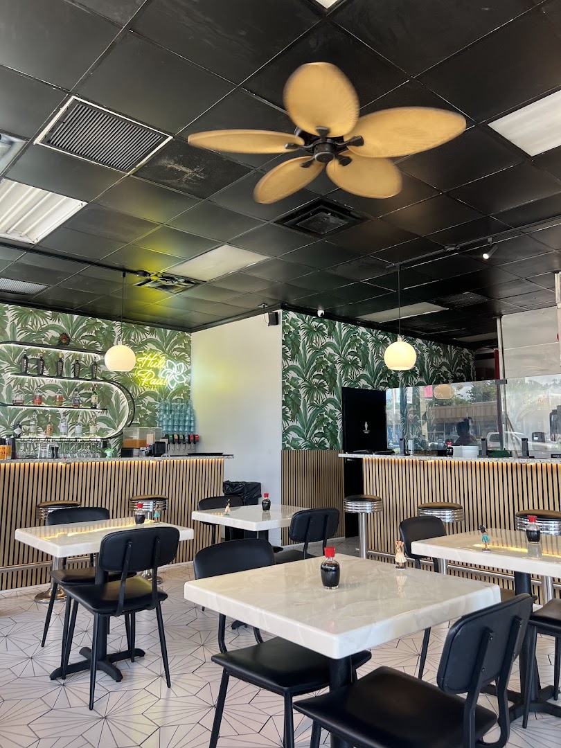 Moa Kai Hawaiian Diner: clear, inviting interior restaurant shot