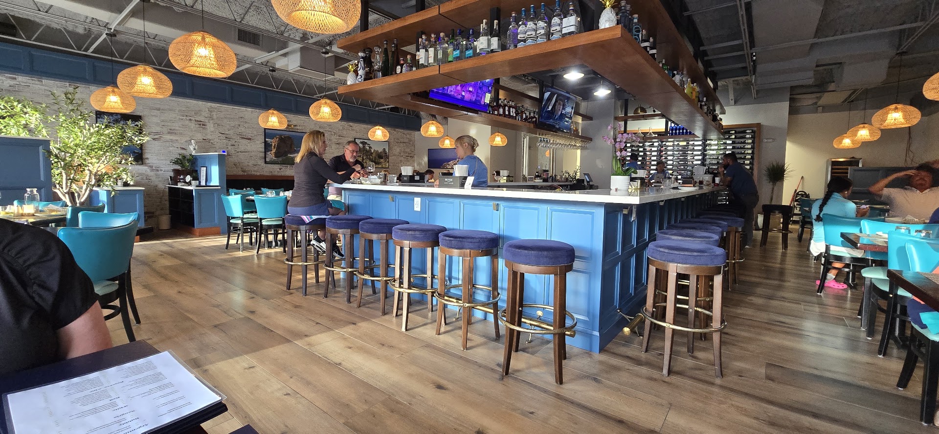 Olea Taverna: inviting restaurant interior atmosphere