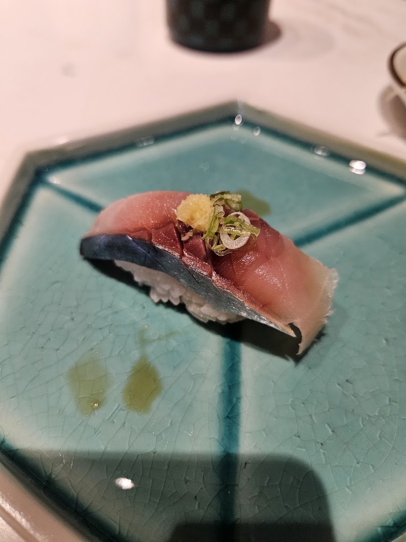 Q Sushi: high quality appetizing sushi photo