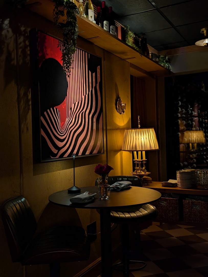 Sparrow: atmospheric and professional interior shot
