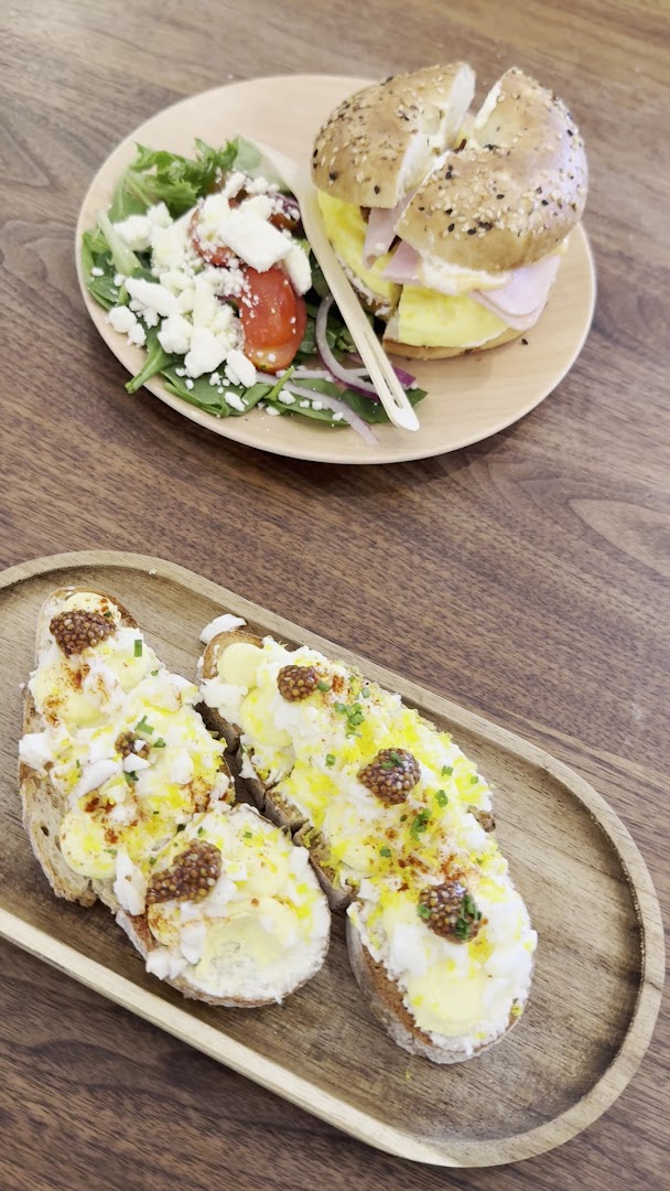 The Burrow Cafe and Play: appetizing, high-quality food photography