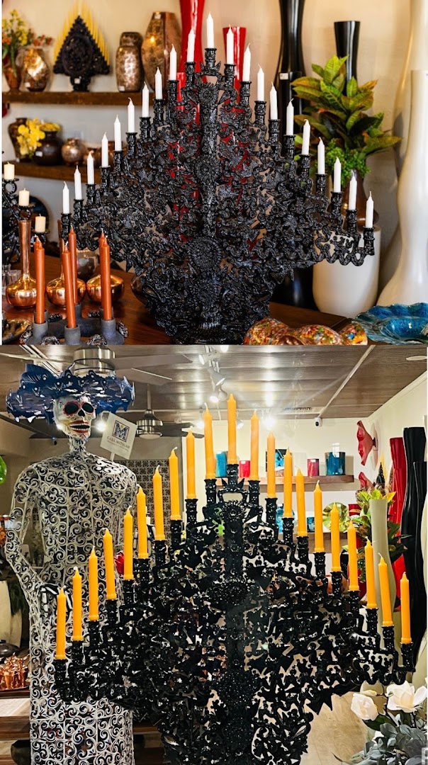 Casa Mitikah: clear display of shop products