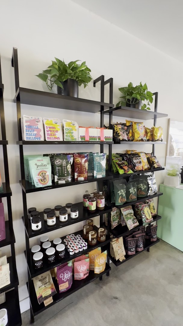 Coffeeism Co.: clear display of retail products