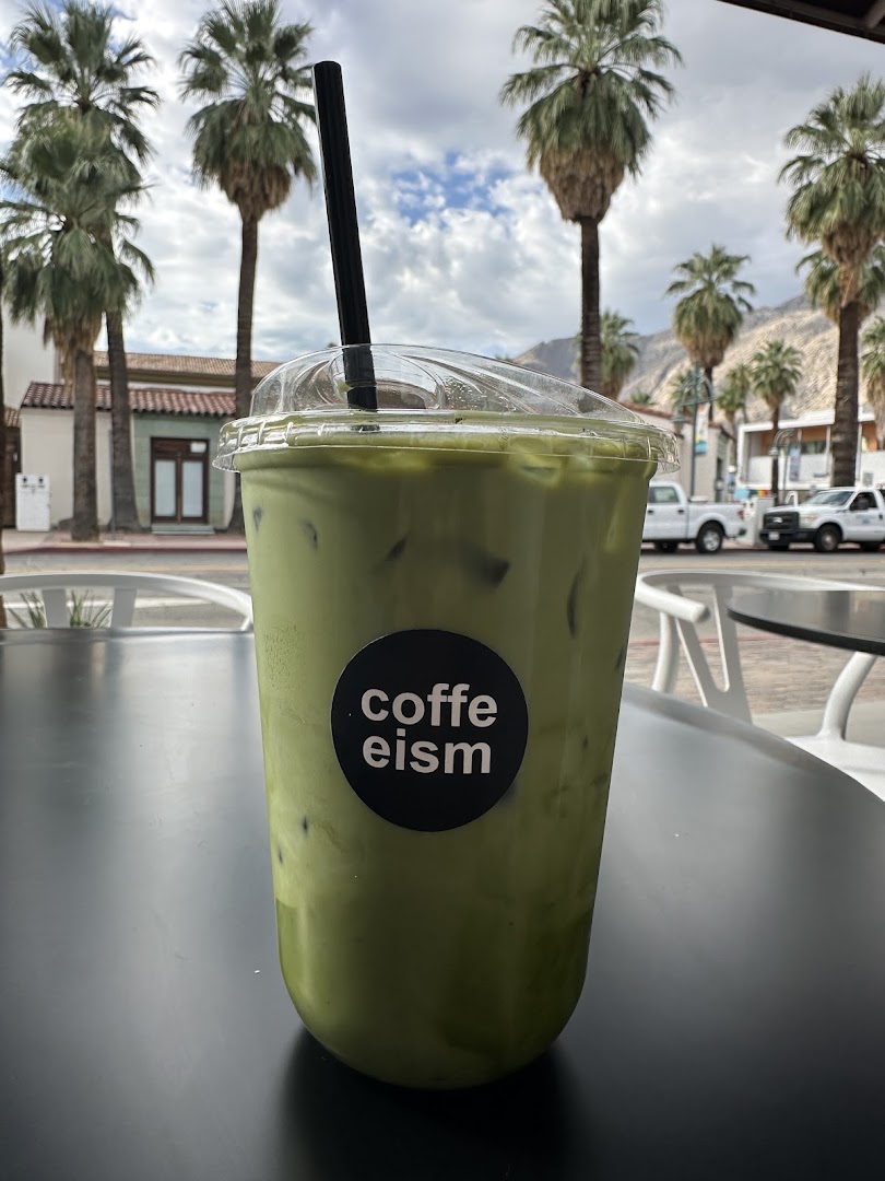 Coffeeism Co.: appetizing product photo with branding