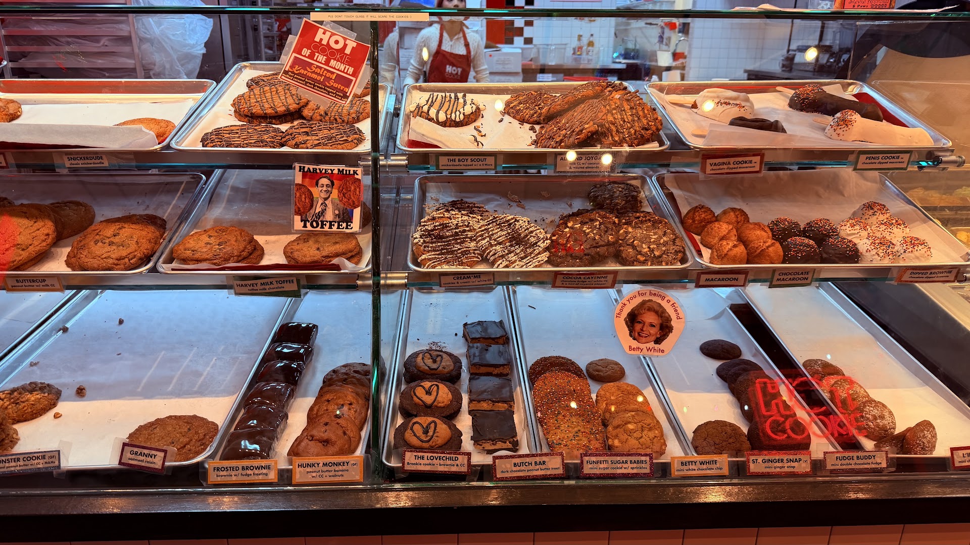 Hot Cookie: clear display of venue products