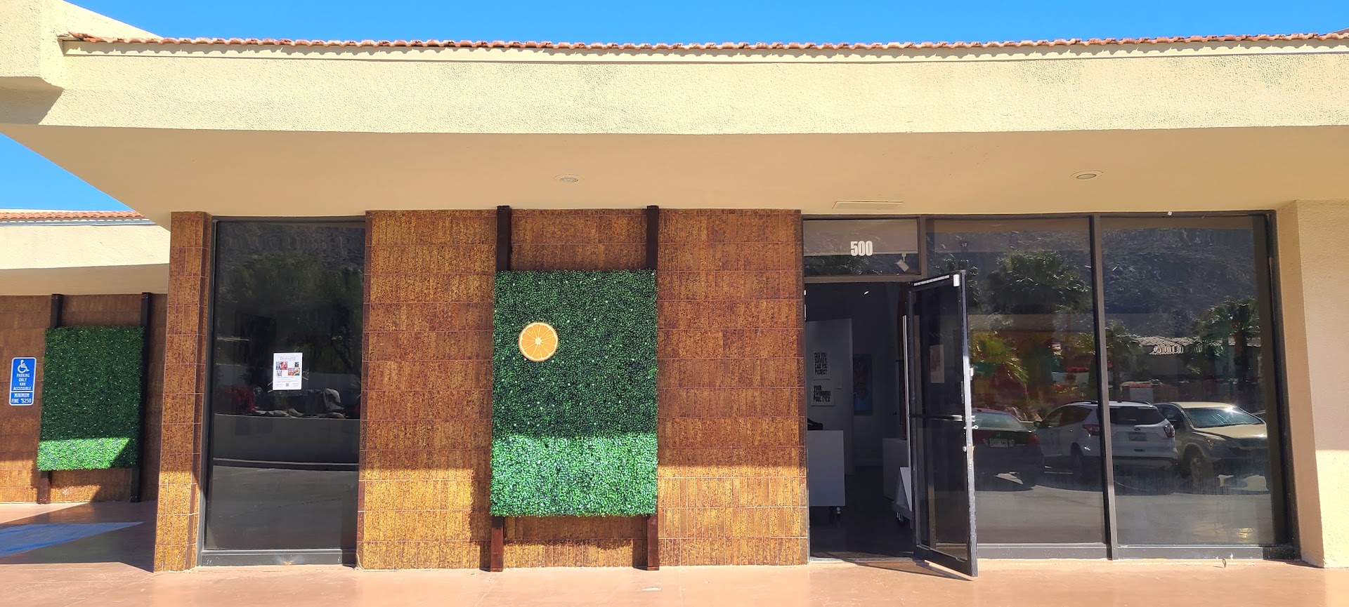 Orangerie Fine Art: clear exterior view of gallery