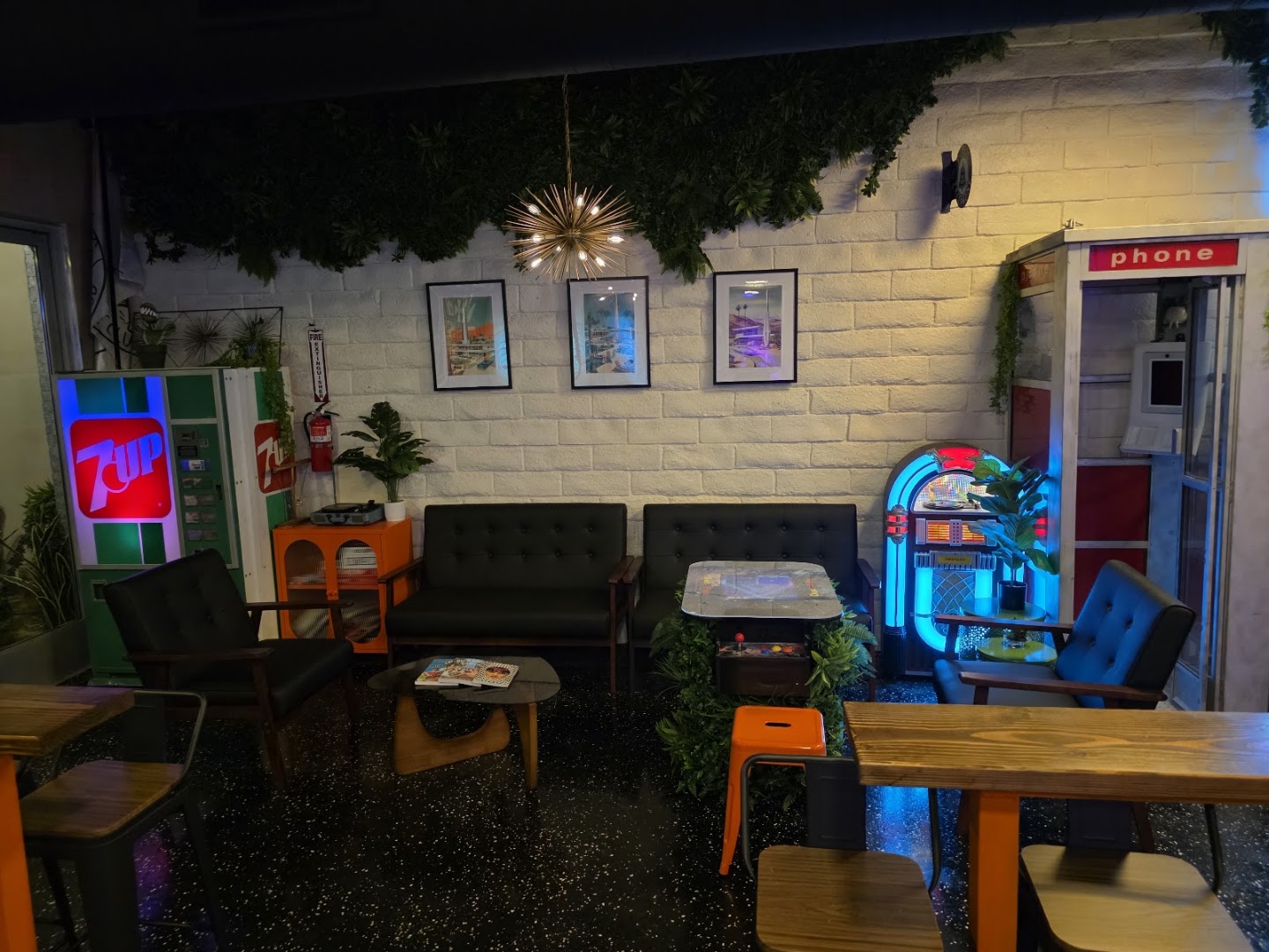 Palm Canyon Axe Club: venue atmosphere and interior