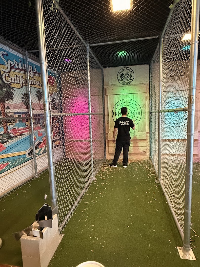 Palm Canyon Axe Club: venue activity and atmosphere