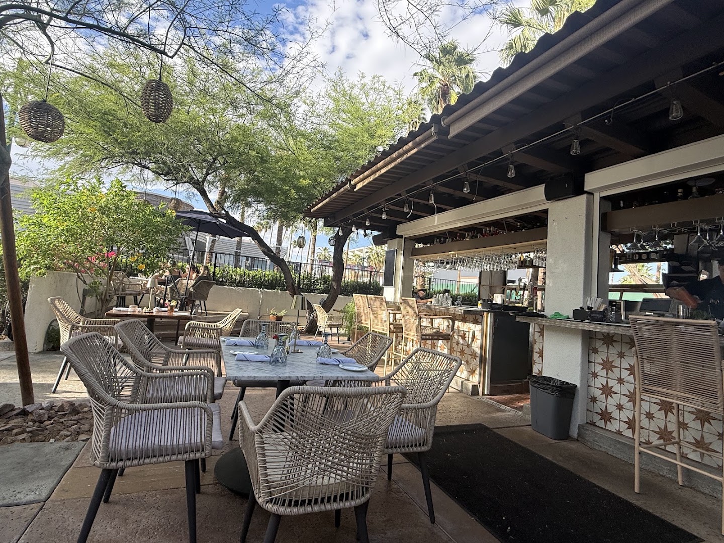 So-Cal Sunset: inviting and clear restaurant patio
