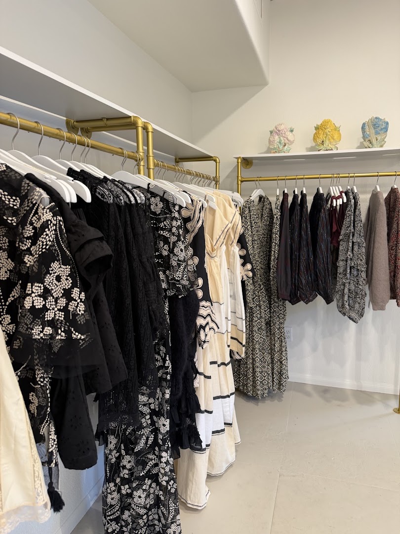 The Bungalow Palm Springs: clear display of shop products