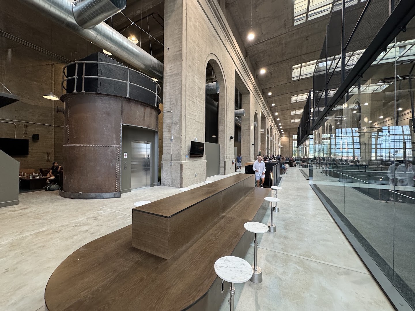 Ballers: high quality interior venue shot