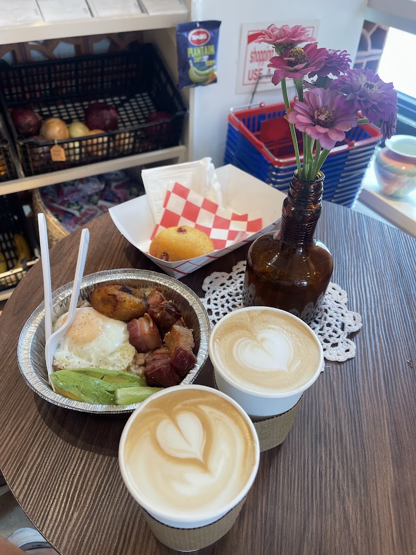Café Tinto Fishtown: appealing food and drink presentation