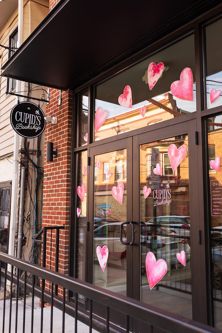 Cupid's Bookshop: attractive storefront with clear branding