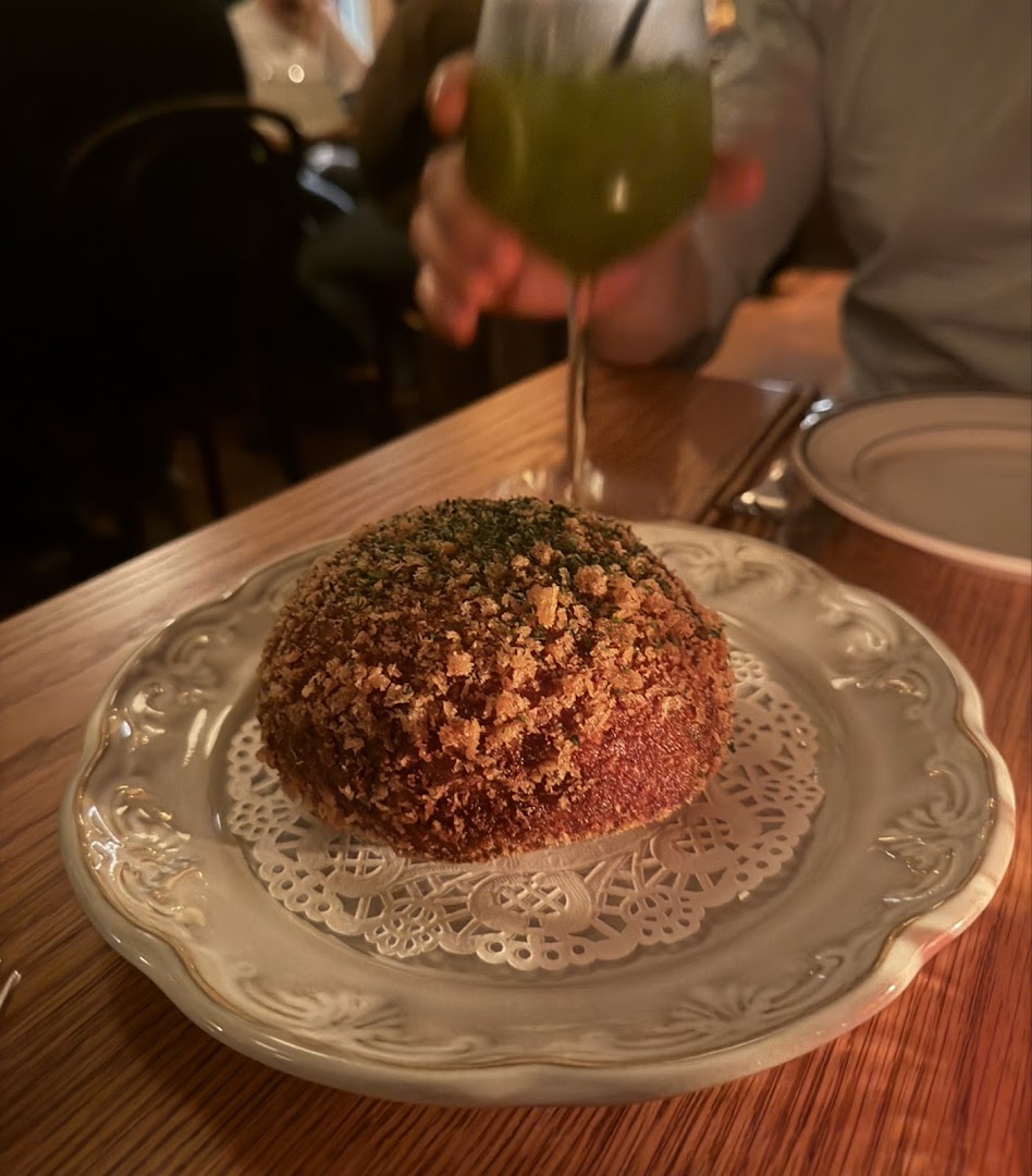 Dancerobot: appetizing food photo in setting