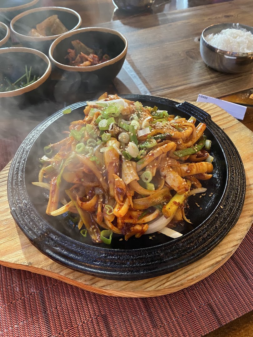 Ddukbaegi: appetizing photo of restaurant food