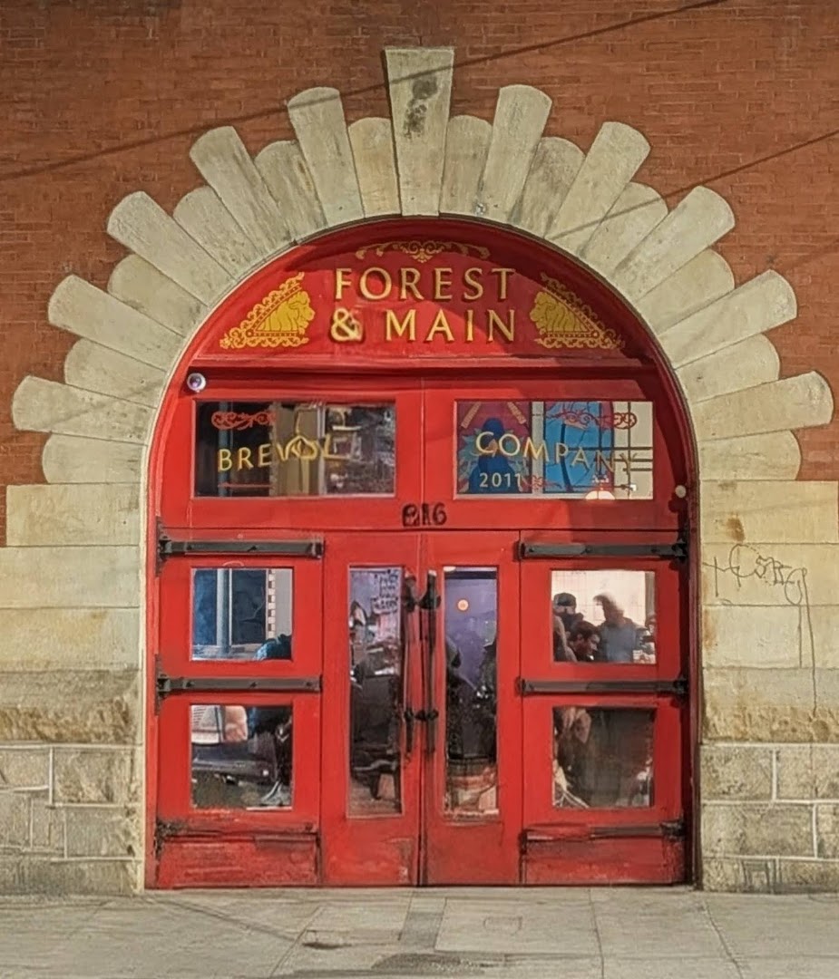 Forest & Main Fishtown: clear, professional shot of storefront
