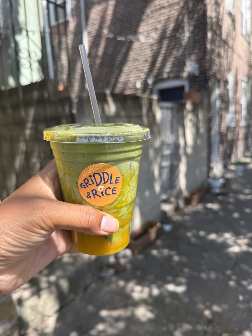 Griddle & Rice: appetizing drink with clear branding