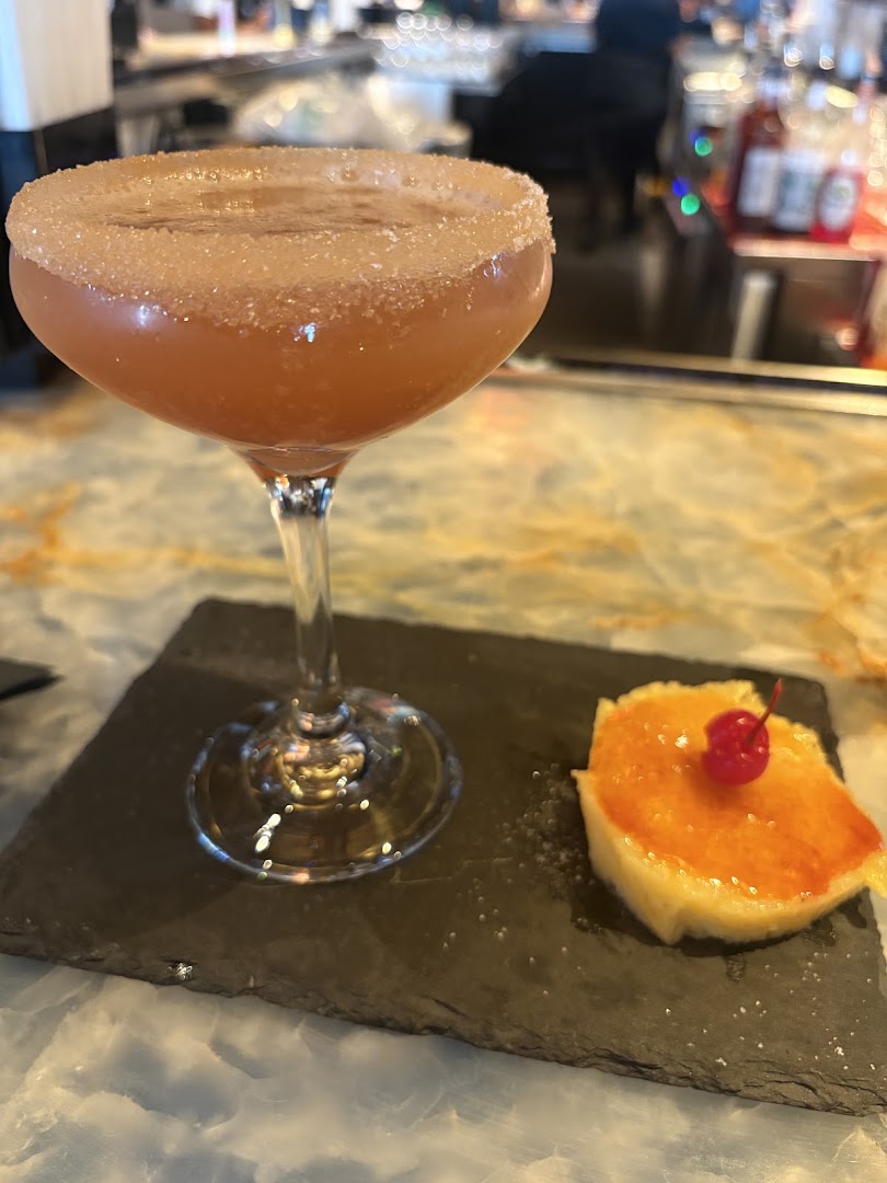 Kitchen & Kocktails: appetizing cocktail and dessert presentation