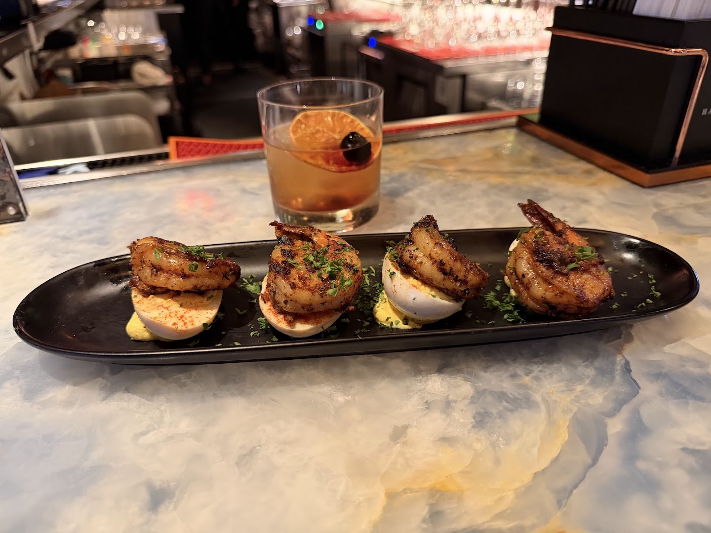 Kitchen & Kocktails: appetizing food and drink presentation