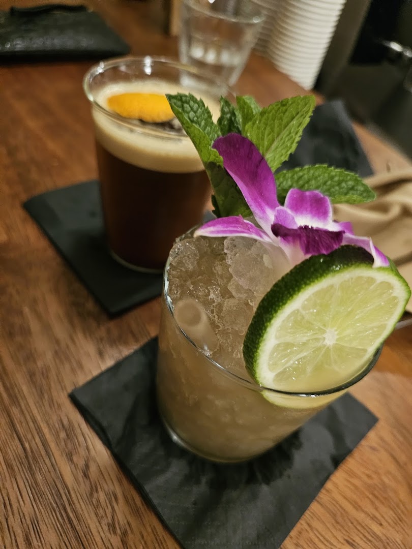La Jefa: appealing photo of bar drinks