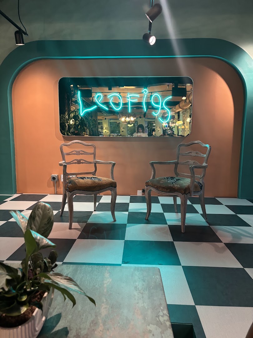 LeoFigs: attractive interior atmosphere and branding