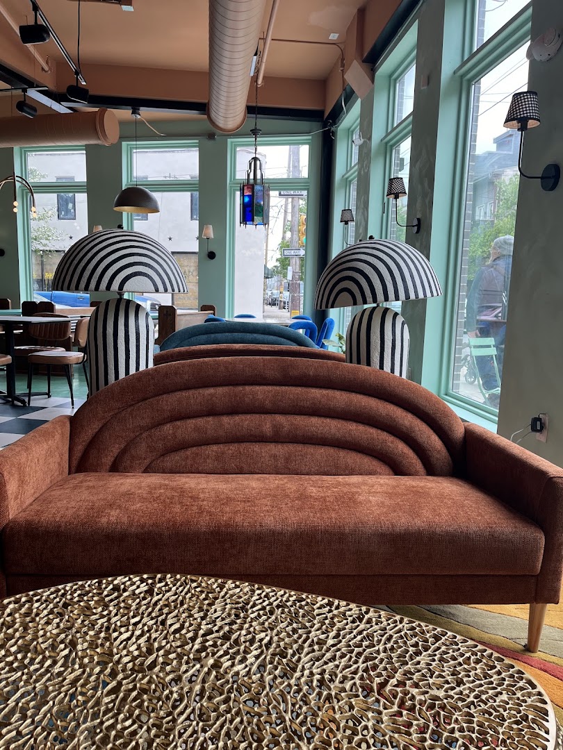 LeoFigs: attractive interior and inviting atmosphere