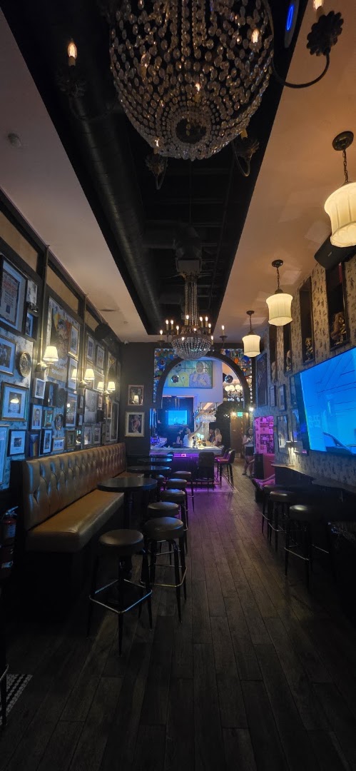 Little Gay Pub: venue atmosphere and interior