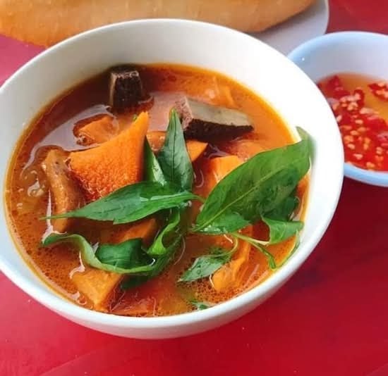 Lua Vietnamese Restaurant: appetizing photo of restaurant food