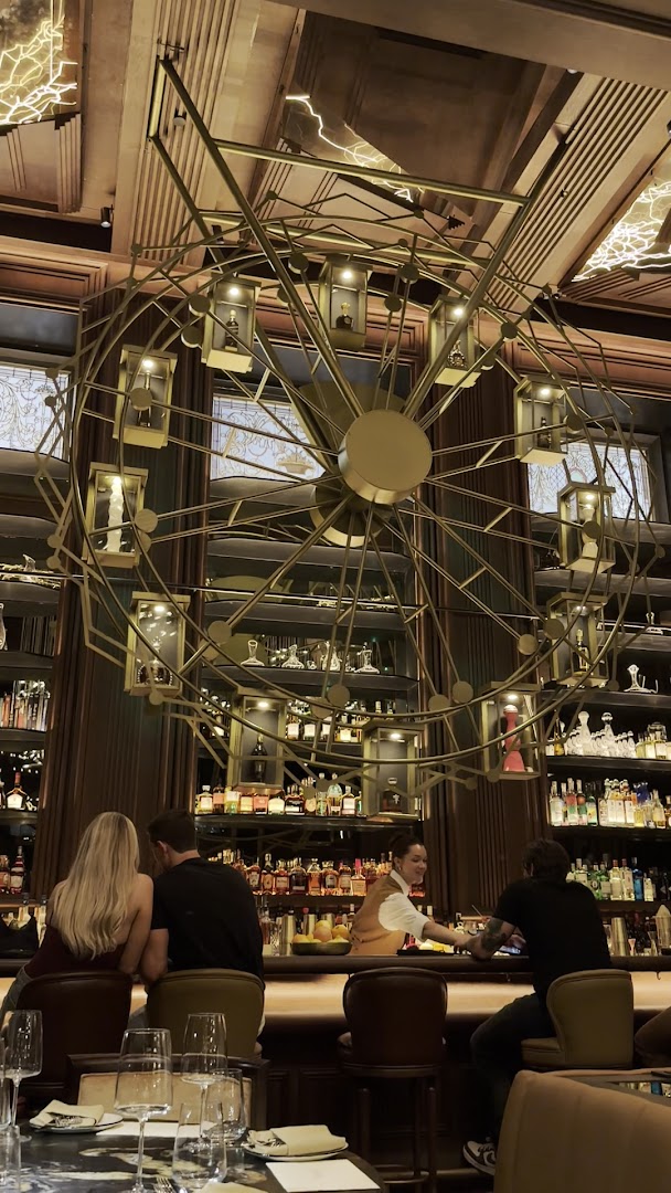 Mr. Edison: high quality interior bar shot