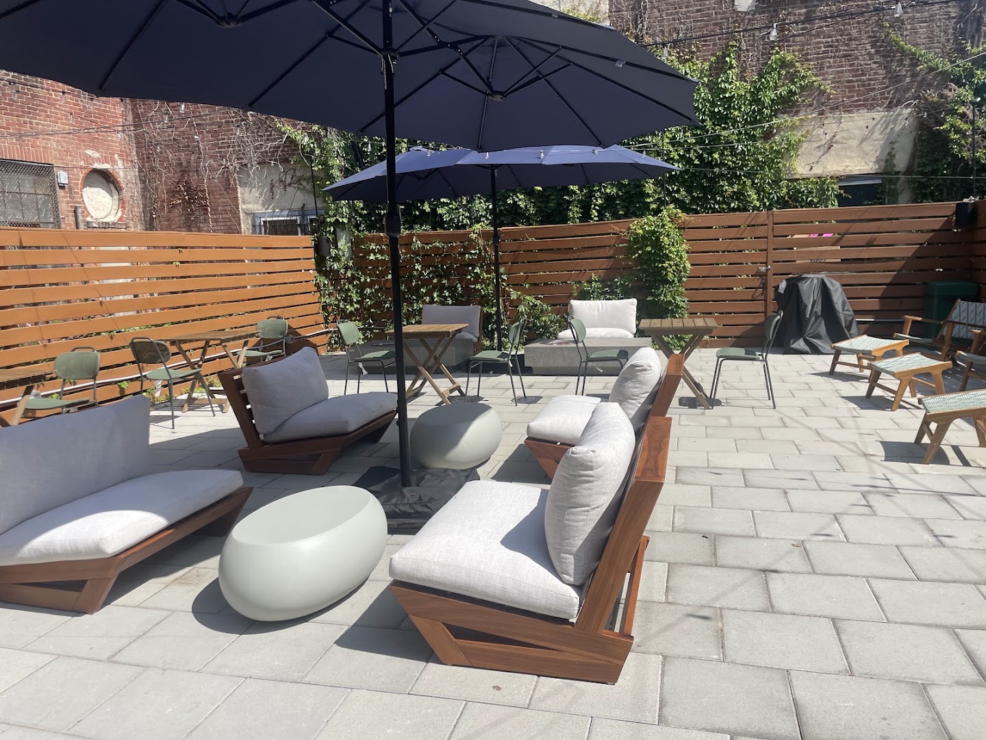 Out West: clear photo of outdoor seating
