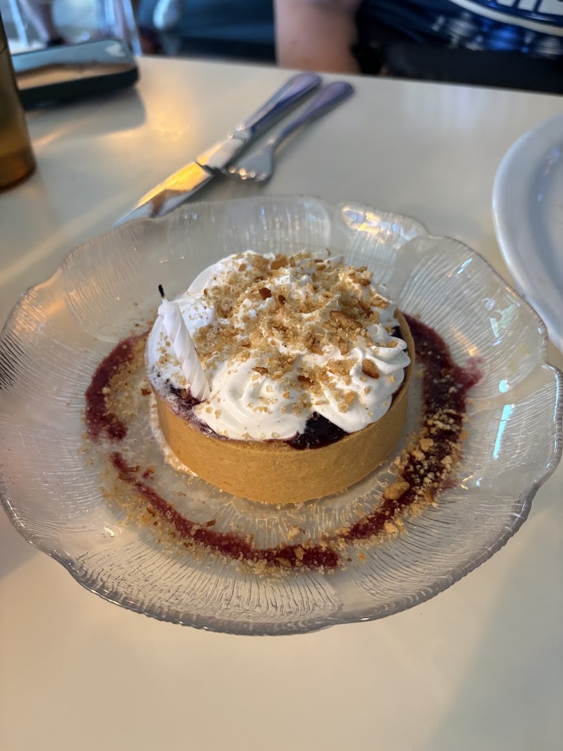 Percy: appetizing photo of restaurant dessert