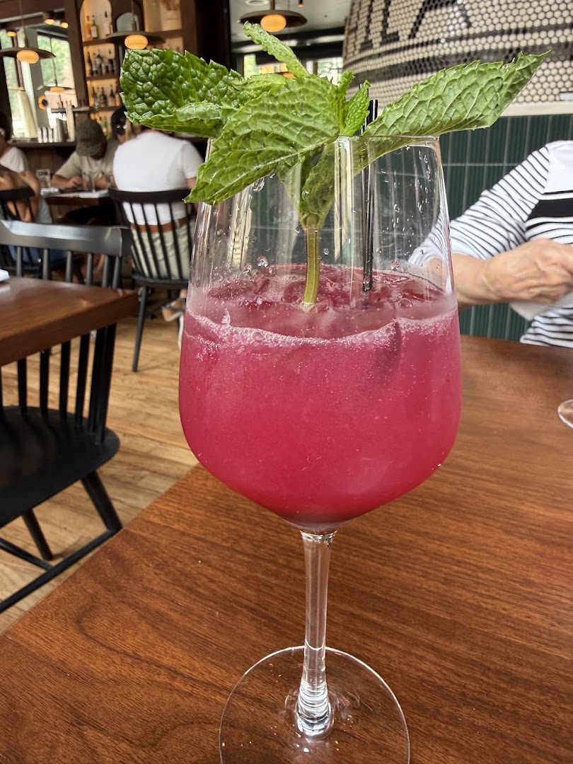 Piccolina: appetizing photo of restaurant drink