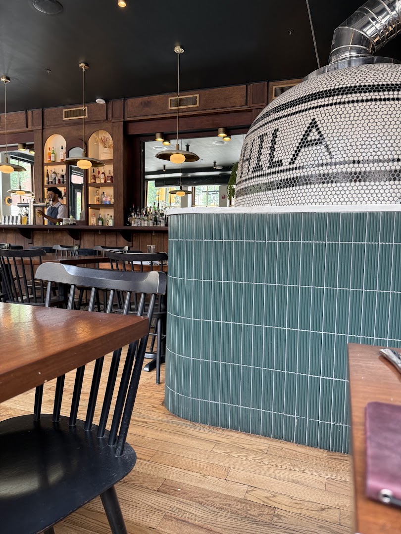 Piccolina: inviting restaurant interior atmosphere