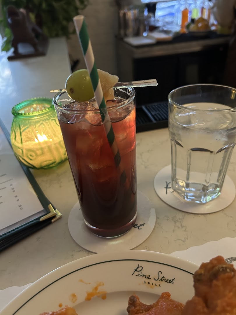 Pine Street Grill: appealing photo of bar drinks