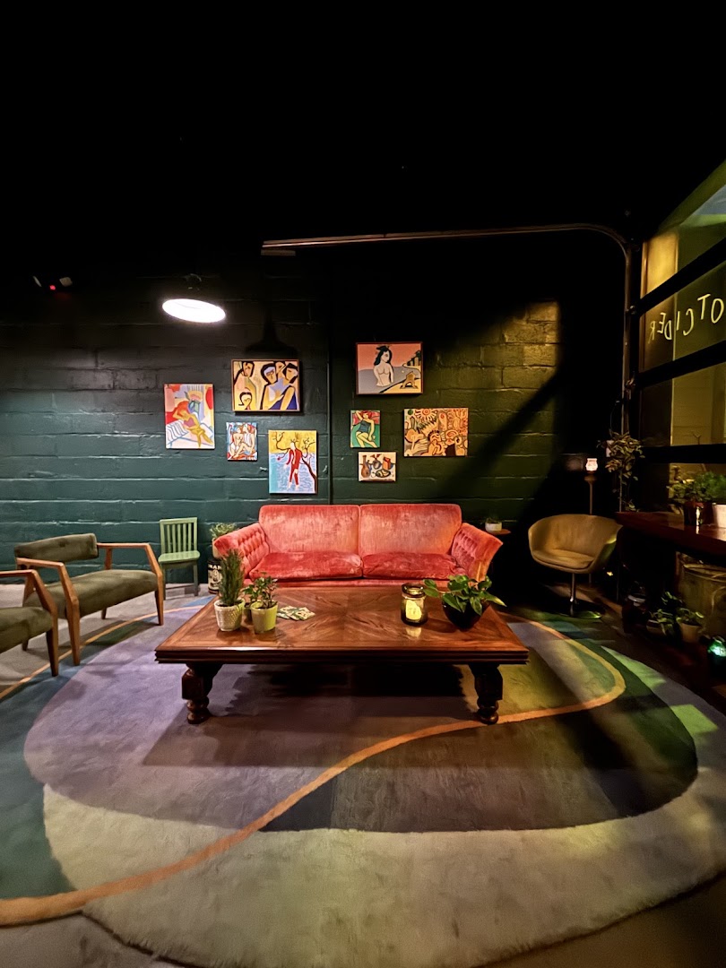 Pip's: inviting and well-composed interior shot