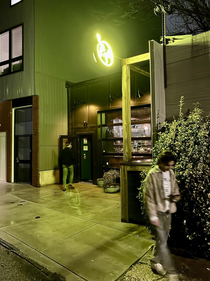Pip's: clear exterior shot of venue