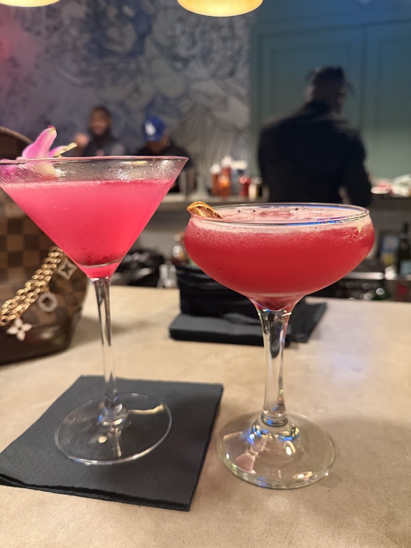 Savú: appealing photo of bar cocktails