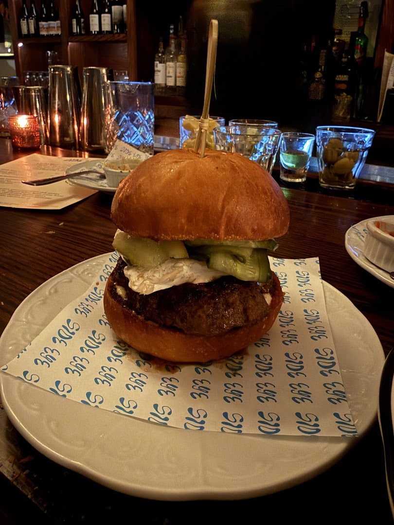 Side Eye: appetizing food photo in setting
