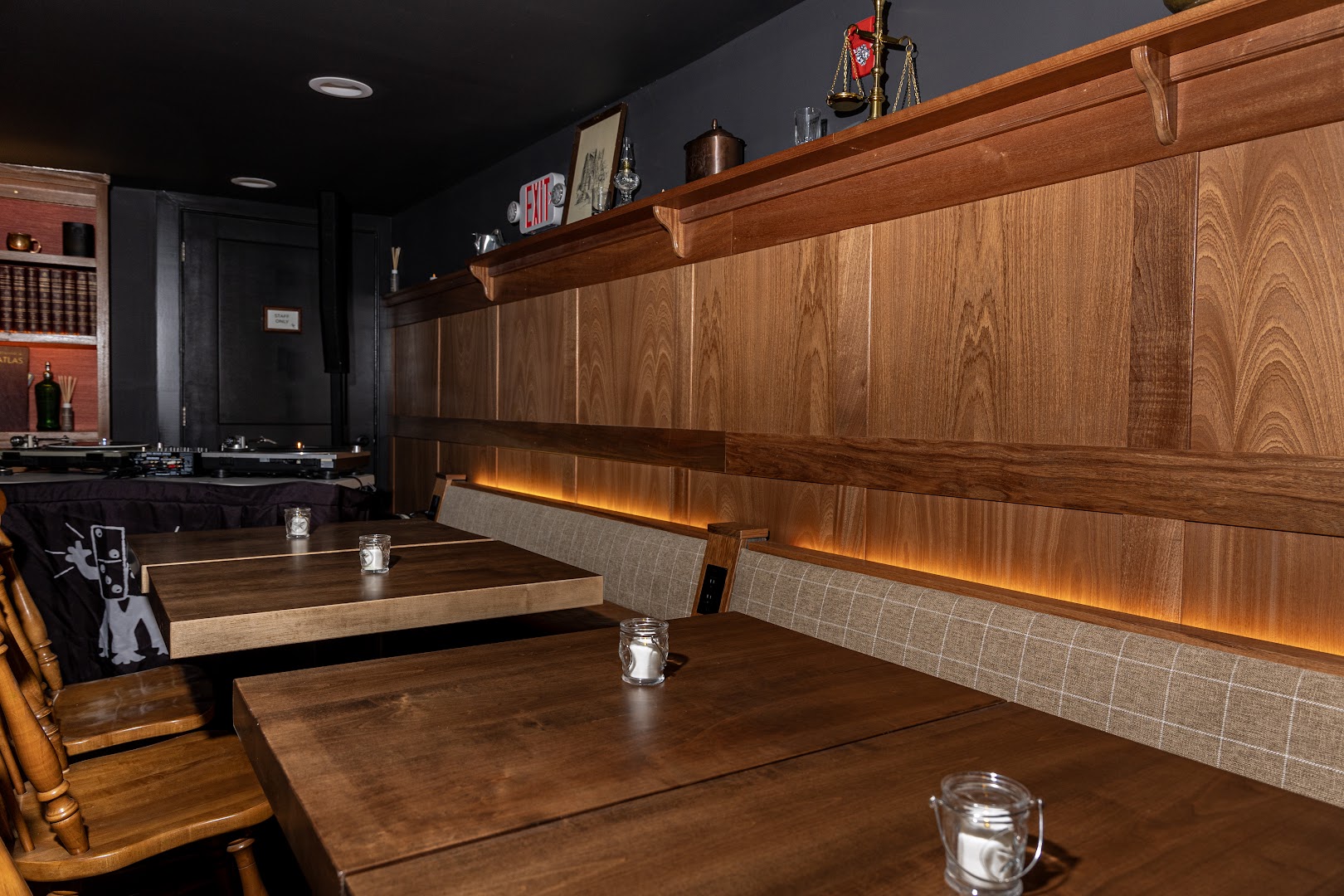 The Gas Lamp Hotel: clear interior hotel lounge shot