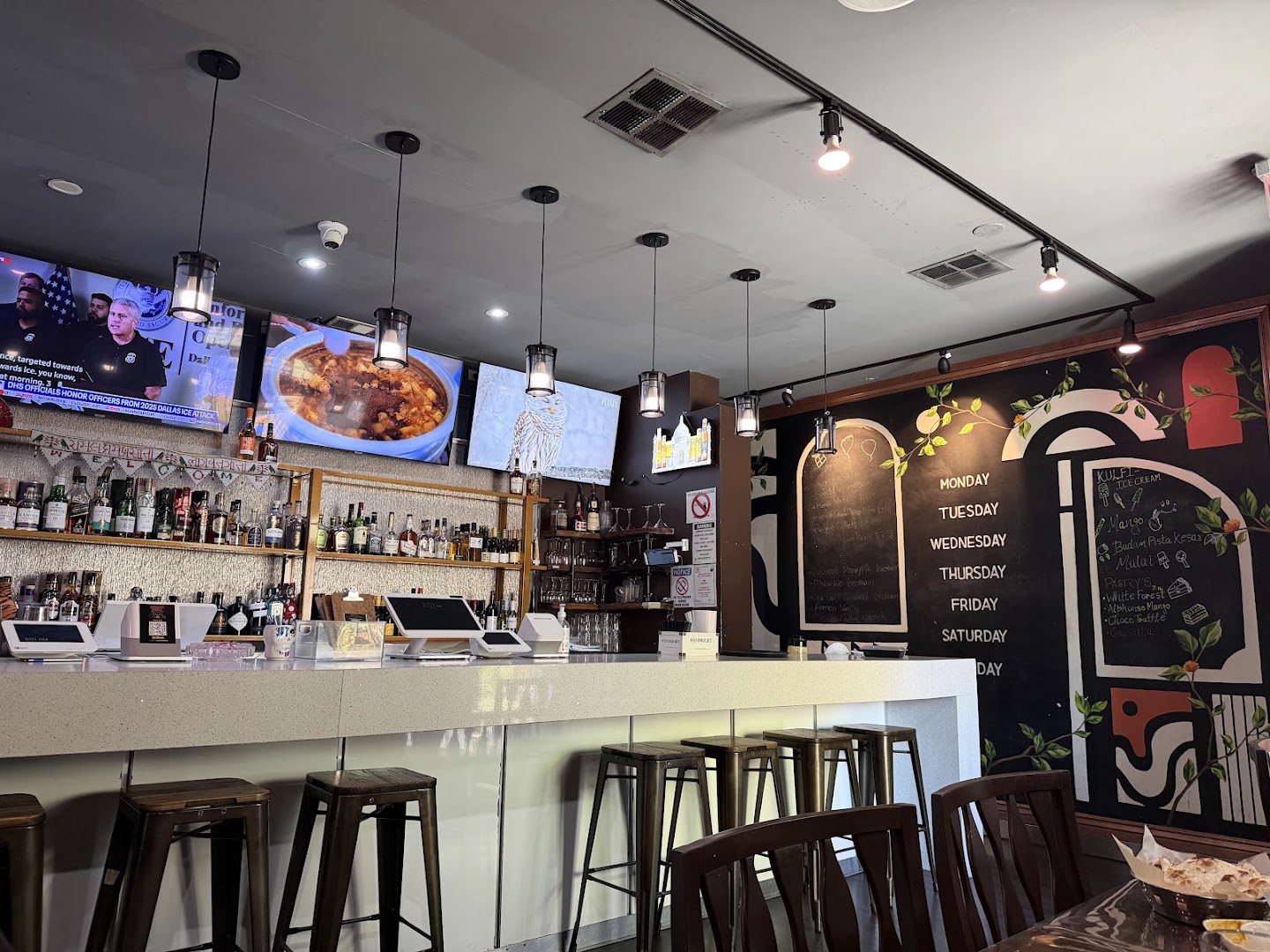 Aroma India: clear photo of restaurant interior