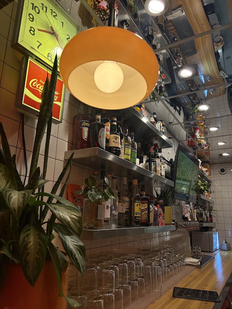 Bad Jimmy's Uptown: clear, inviting restaurant bar atmosphere