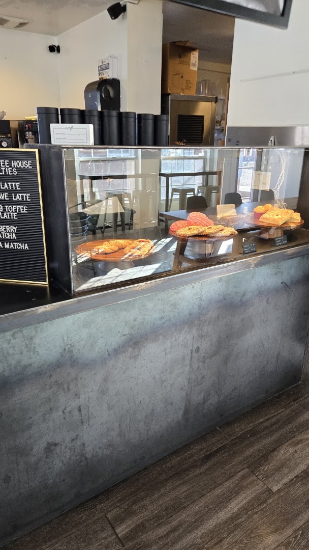Homage Coffee House: clear display of cafe food