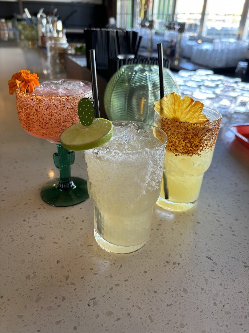 Le Taco: appetizing photo of restaurant drinks