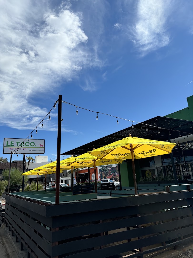 Le Taco: clear, inviting outdoor patio shot