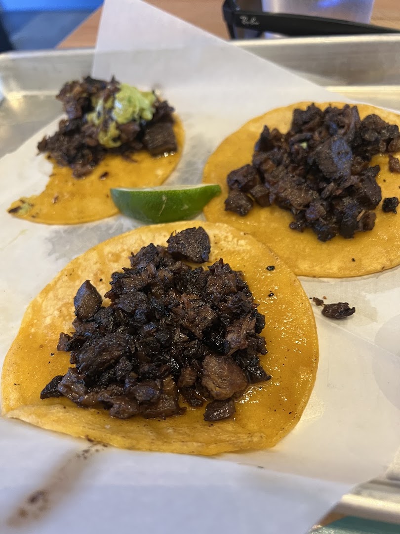 Le Taco: appetizing photo of restaurant food