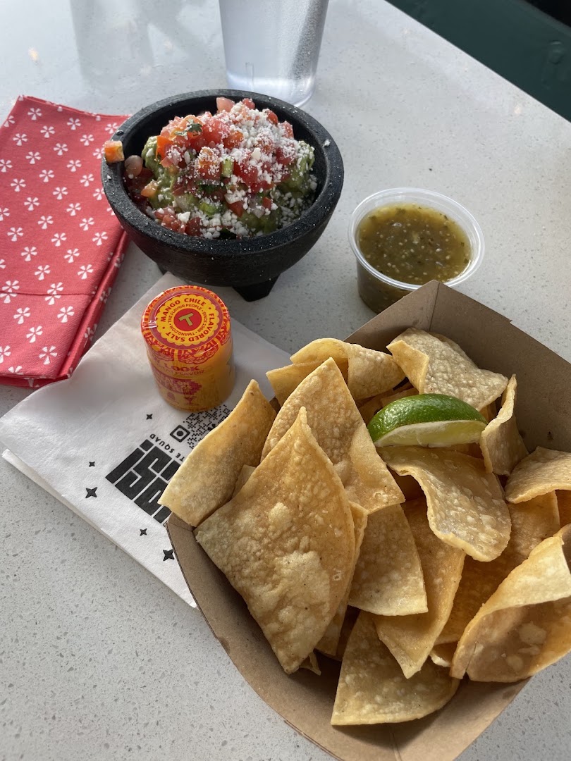 Le Taco: appetizing photo of restaurant food