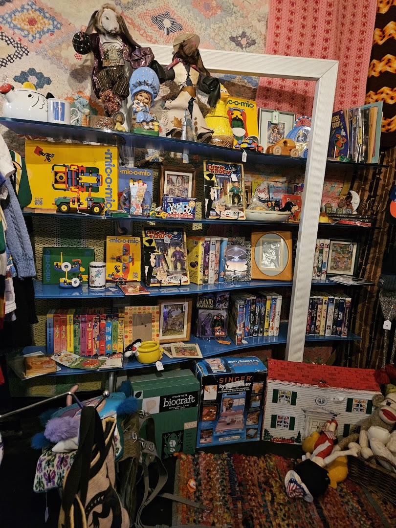 OVERDUE: clear display of shop products