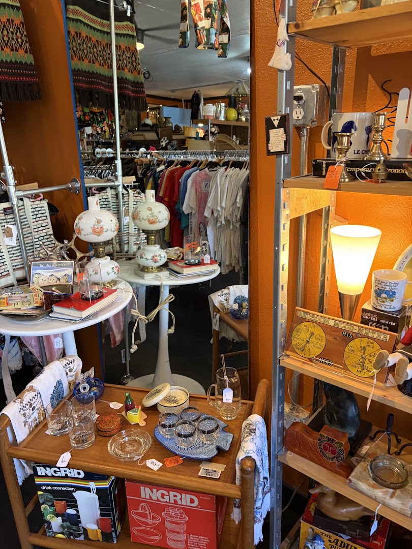 OVERDUE: clear display of shop products