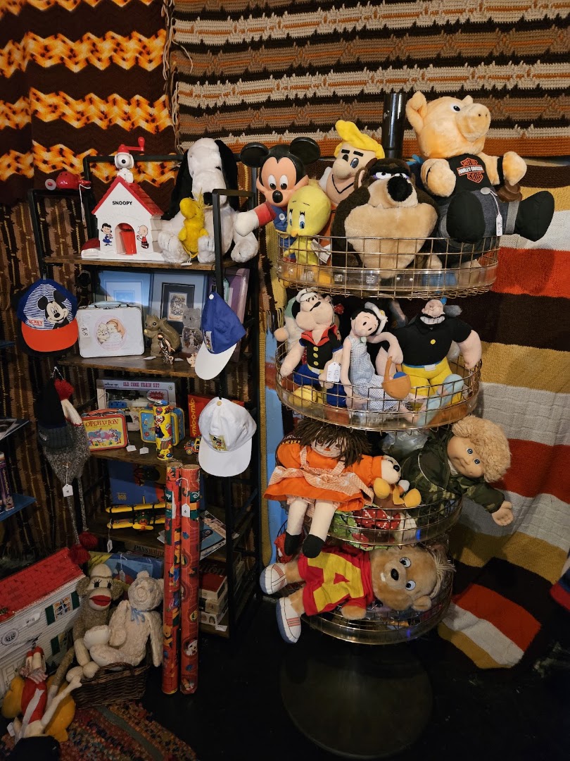 OVERDUE: clear display of shop products